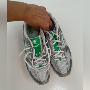 NWOT NEW BALANCE 530 sneakers!